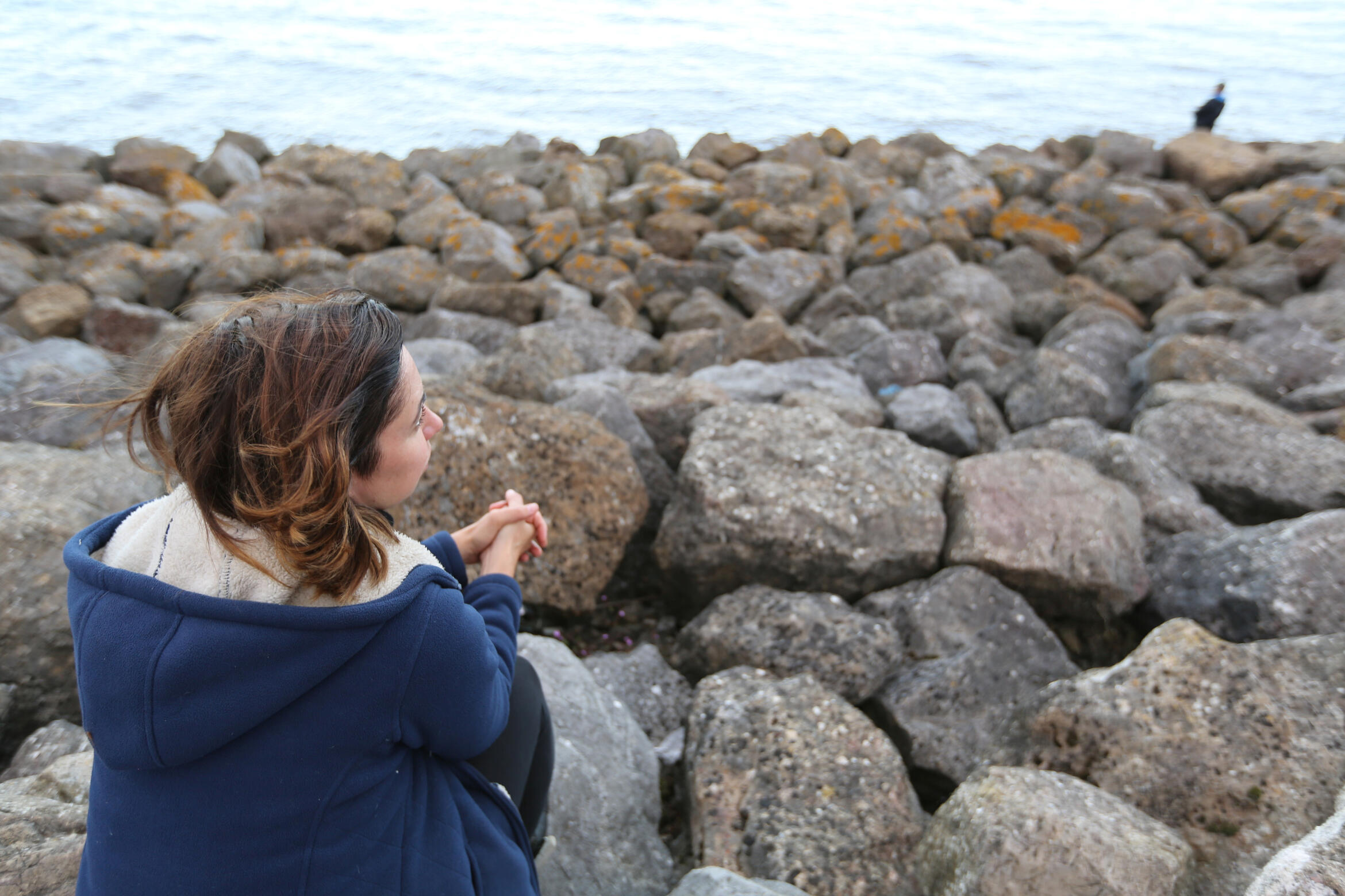 Georgina Biggs Head and shoulders of a counsellor with short hair hair and blue scarf.